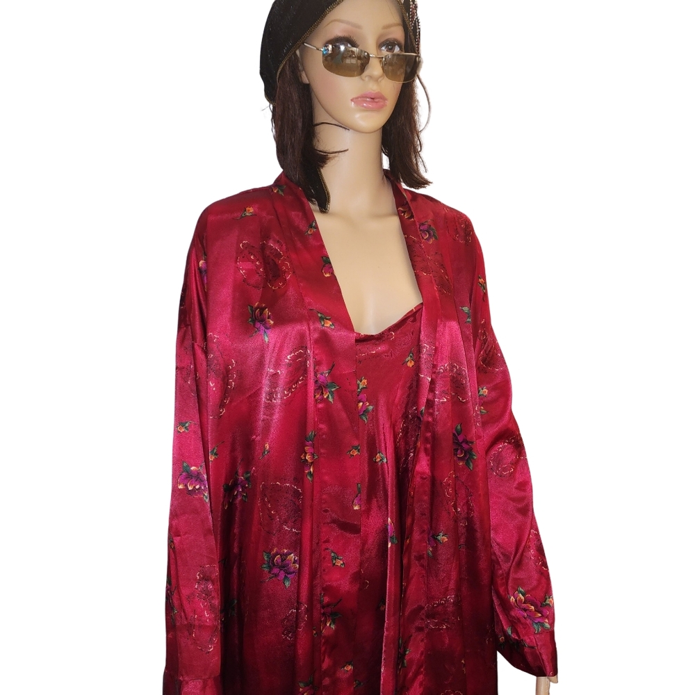 Women's Robe & Gown - Picture 3 of 14